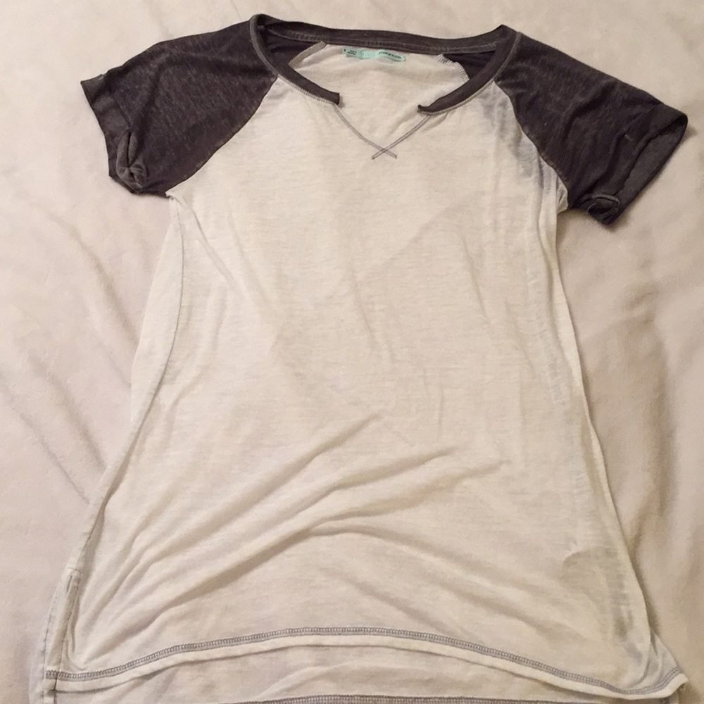 3/$15 Soft thin t shirt gray and white